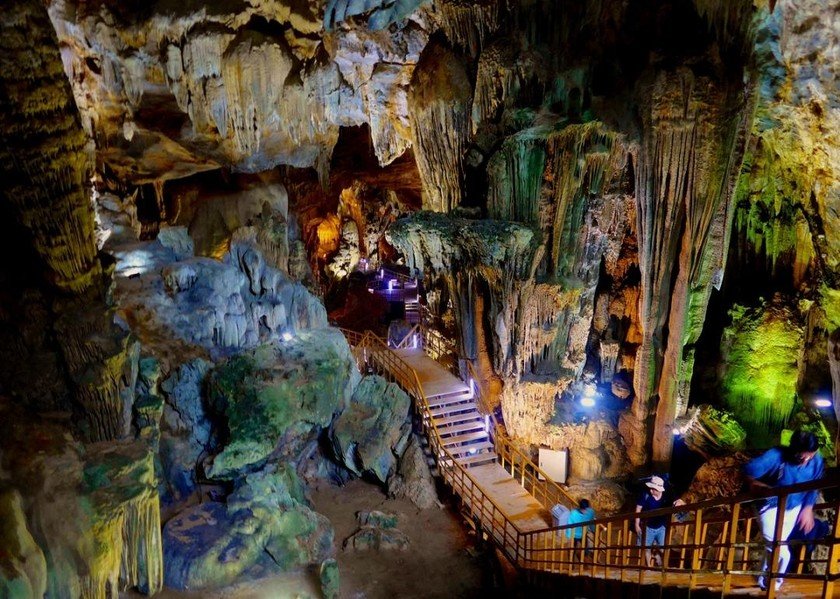 2 Days Phong Nha Cave – Mooc Spring – Paradise Cave – Dark